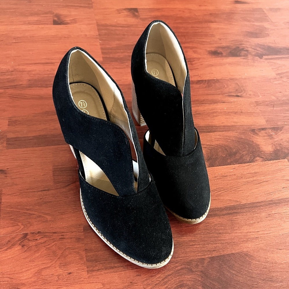 BRAND NEW - Black Mata Blocked Heel Shoes, Size 7.5